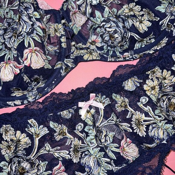 Victoria's Secret unlined 32C,32DDD BRA SET garter thong NAVY BLUE pink applique - Picture 5 of 8